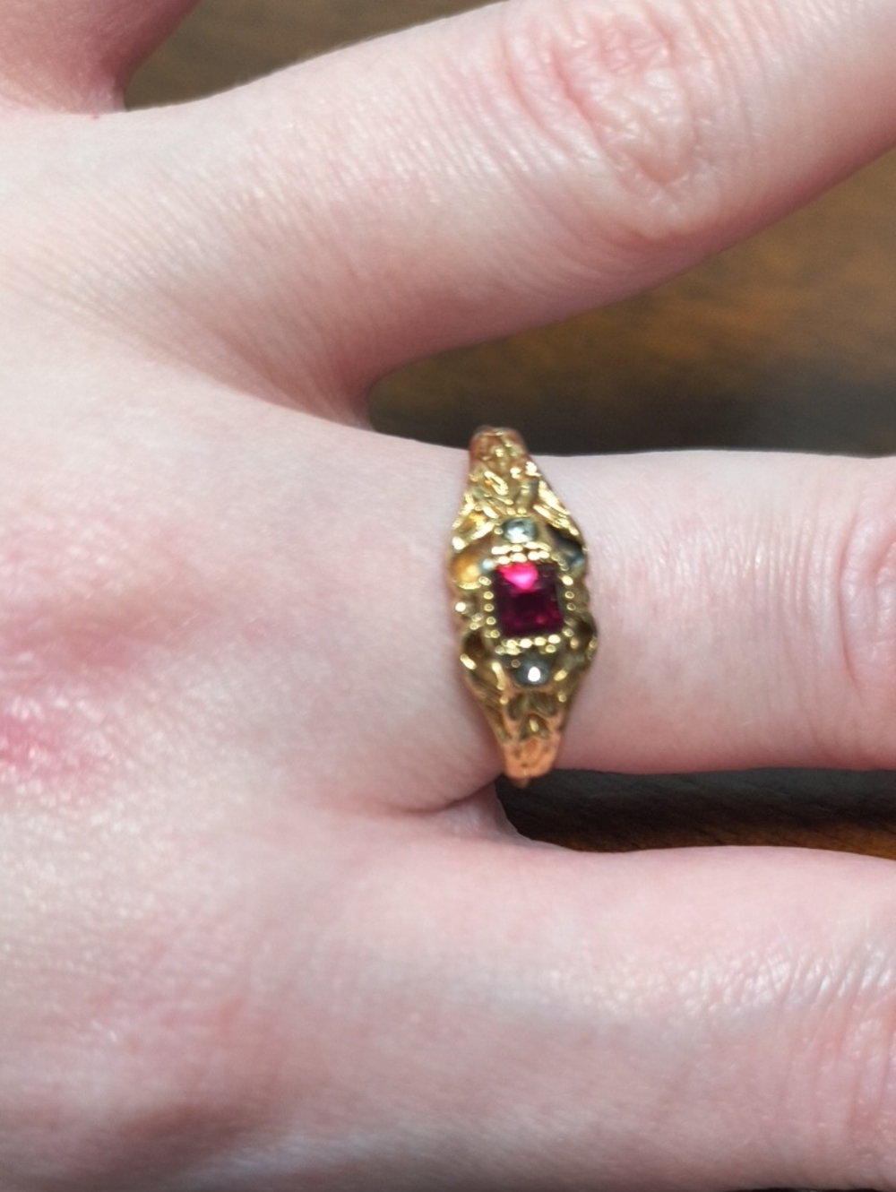 Vintage Style Gold Tone Red Stone Ring Size 6.5